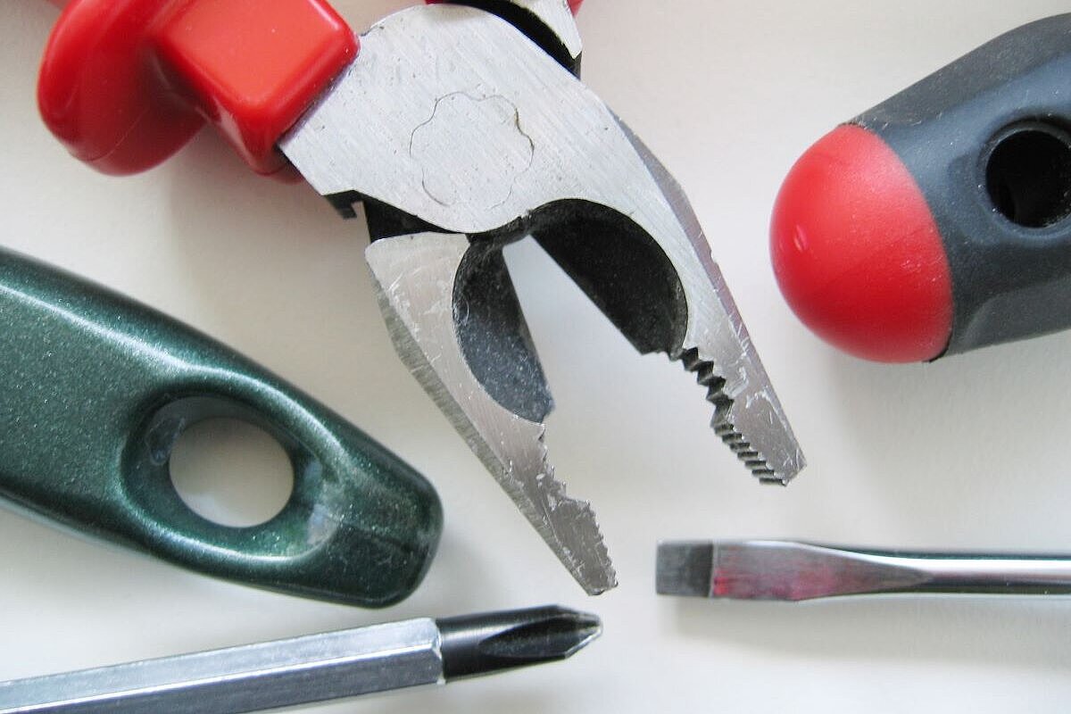 Foto Zange und Schraubenzieher